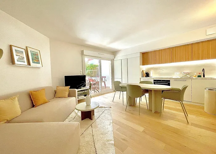 Splendide Appartement De Charme Avec Patio, Parking Et Plage A 3 Minutes